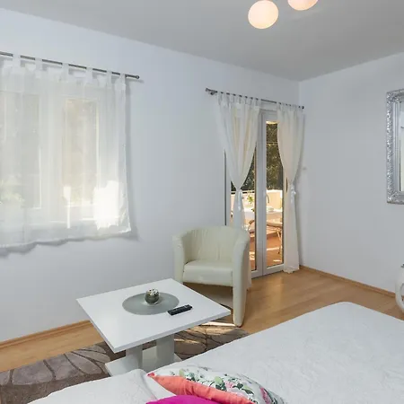 Fiorella - One Bedroom With Terrace And View