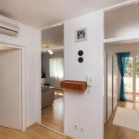 Fiorella - One Bedroom With Terrace And View Apartment