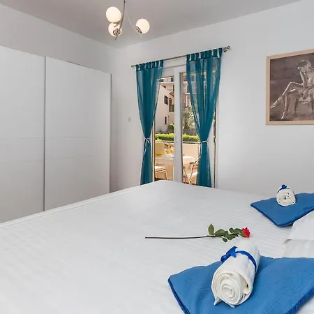 Fiorella - One Bedroom With Terrace And View Apartment *