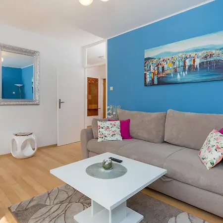 Fiorella - One Bedroom With Terrace And View 아파트
