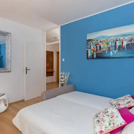아파트 Fiorella - One Bedroom With Terrace And View *